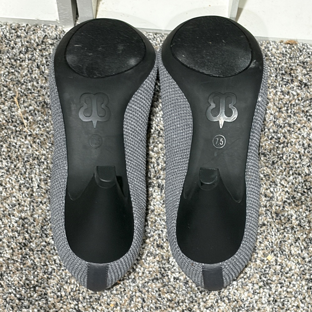 Betabrand Women’s Gray Knit Pump - Picture 3 of 3